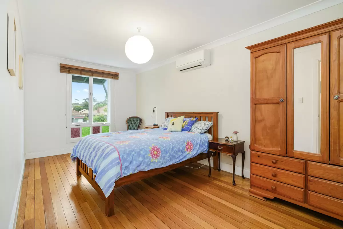 52 Heighway Avenue, Croydon Sold by Rich & Oliva - image 4