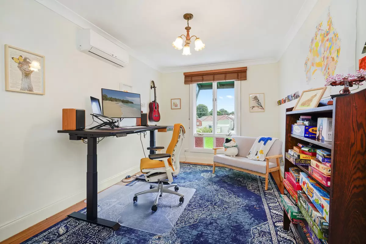 52 Heighway Avenue, Croydon Sold by Rich & Oliva - image 9