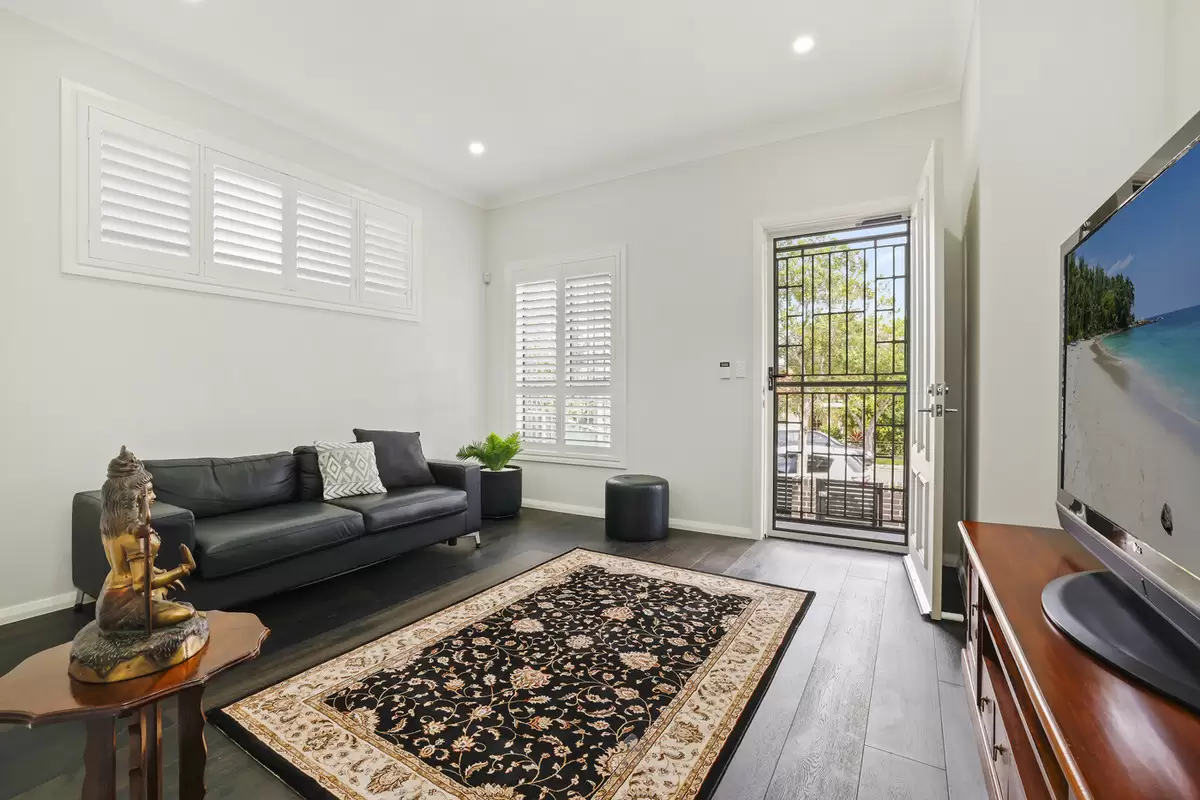 18 Mina Rosa Street, Enfield Sold by Rich & Oliva - image 2