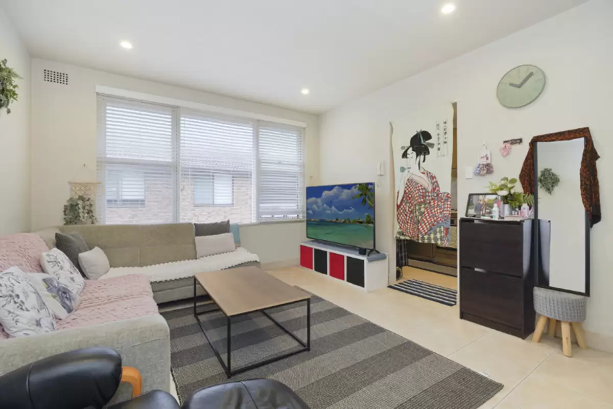 9/8 Fifth Avenue, Campsie Sold by Rich & Oliva - image 1