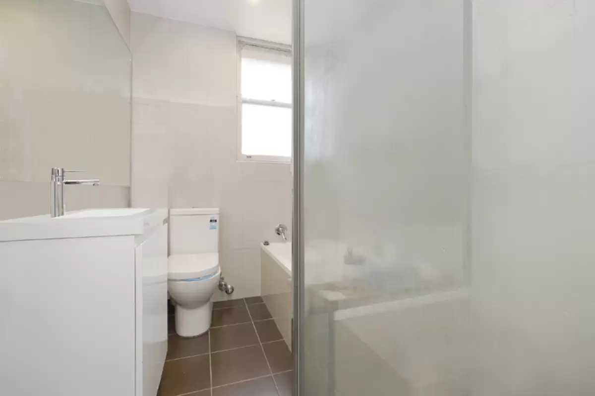 9/8 Fifth Avenue, Campsie Sold by Rich & Oliva - image 4