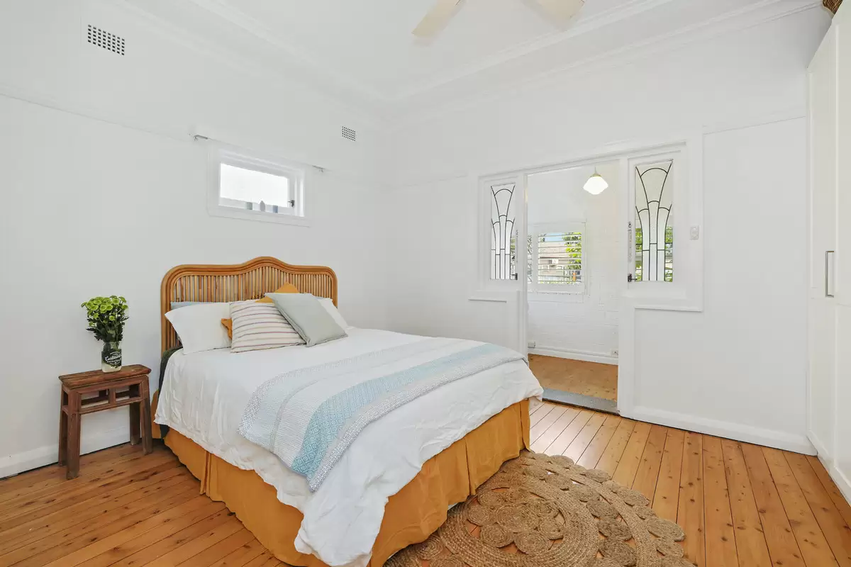 25 Holborow Street, Croydon Sold by Rich & Oliva - image 2
