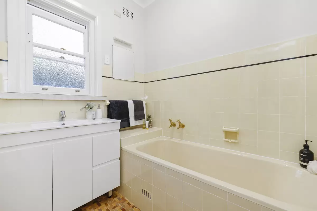 10 Leith Street, Ashbury Sold by Rich & Oliva - image 6