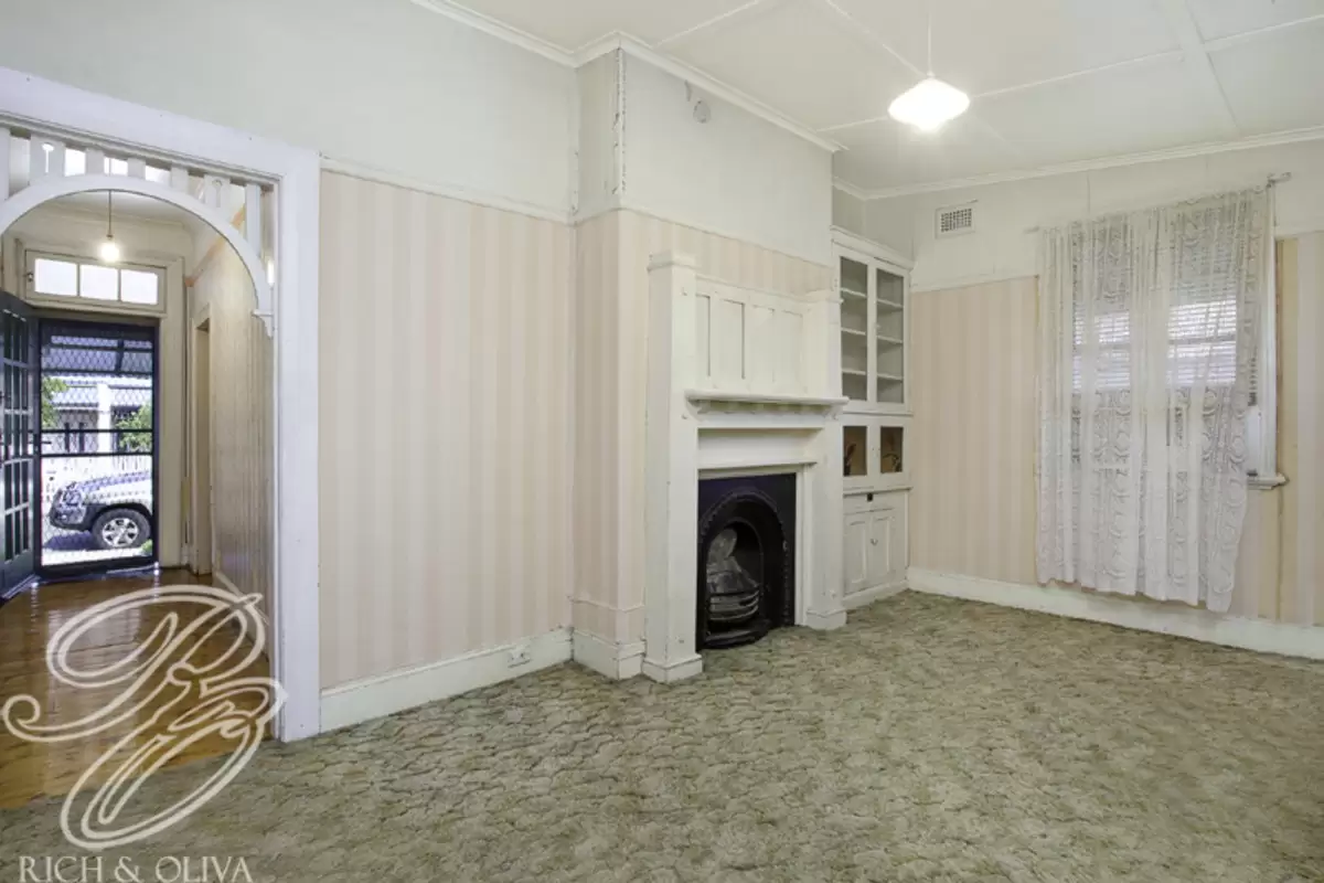 12 Lion, Croydon Sold by Rich & Oliva - image 4