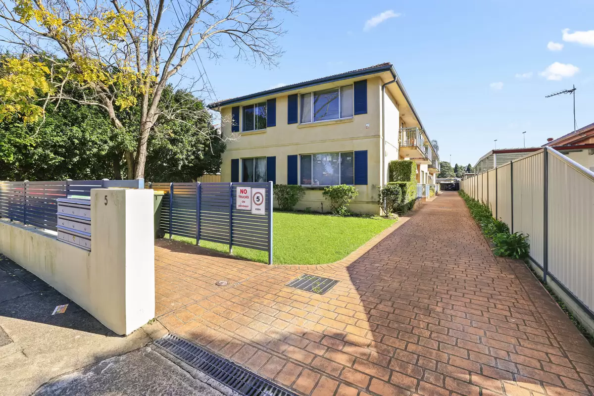 6/5 Jones Street, Croydon Sold by Rich & Oliva - image 1