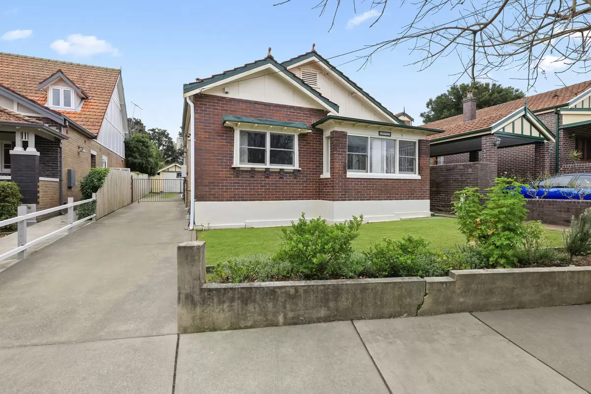 7 Kelvin Street, Ashbury Sold by Rich & Oliva - image 2