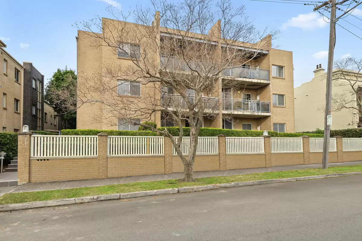 17/10-12 Grantham Street, Burwood Sold by Rich & Oliva - image 2