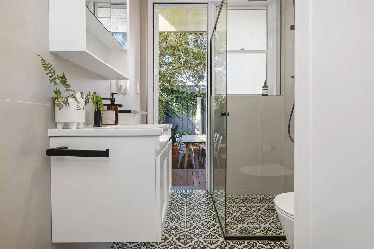 8/34 Croydon Street, Petersham Sold by Rich & Oliva - image 5