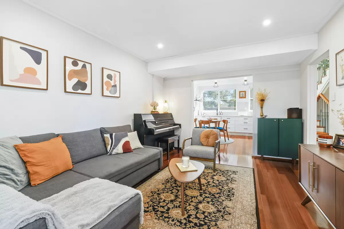 8/34 Croydon Street, Petersham Sold by Rich & Oliva - image 3