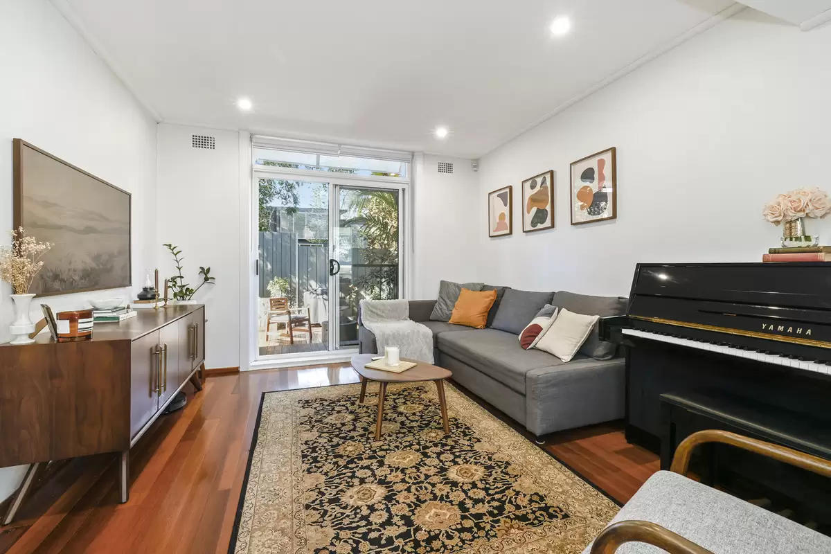 8/34 Croydon Street, Petersham Sold by Rich & Oliva - image 2