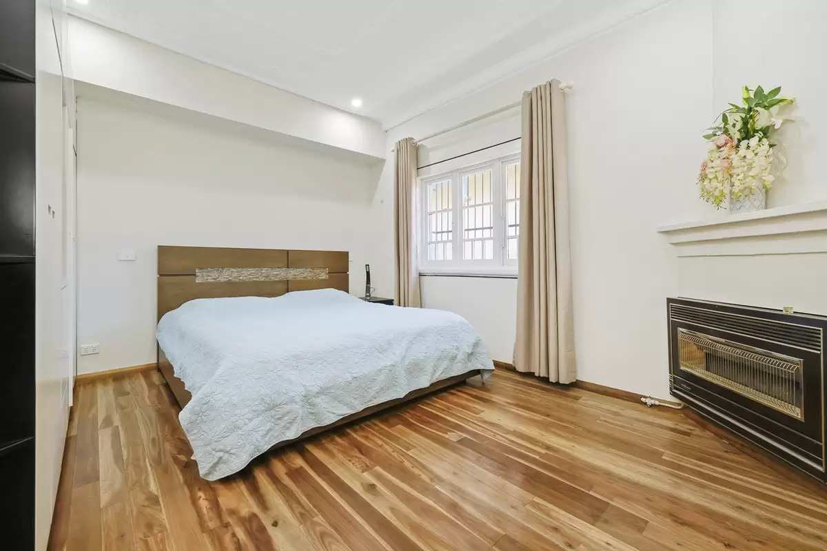 50 Liverpool Road, Croydon Sold by Rich & Oliva - image 2
