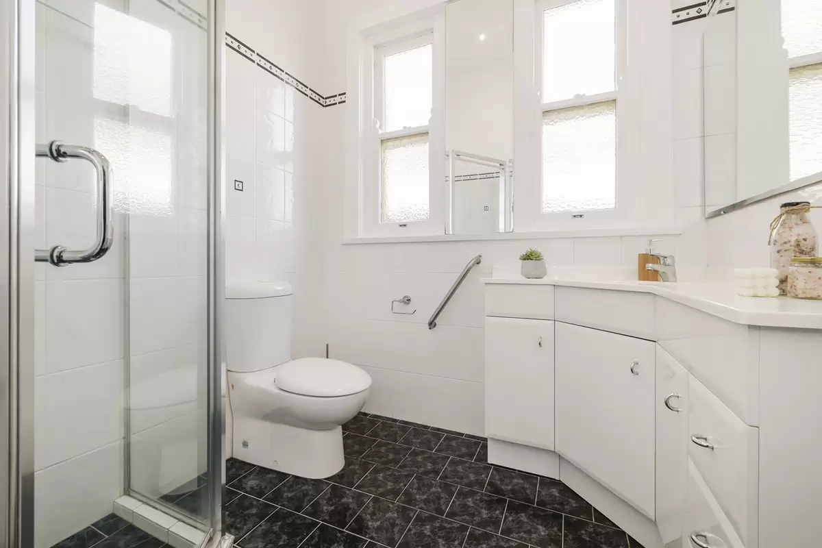 17 Malvern Avenue, Croydon Sold by Rich & Oliva - image 10
