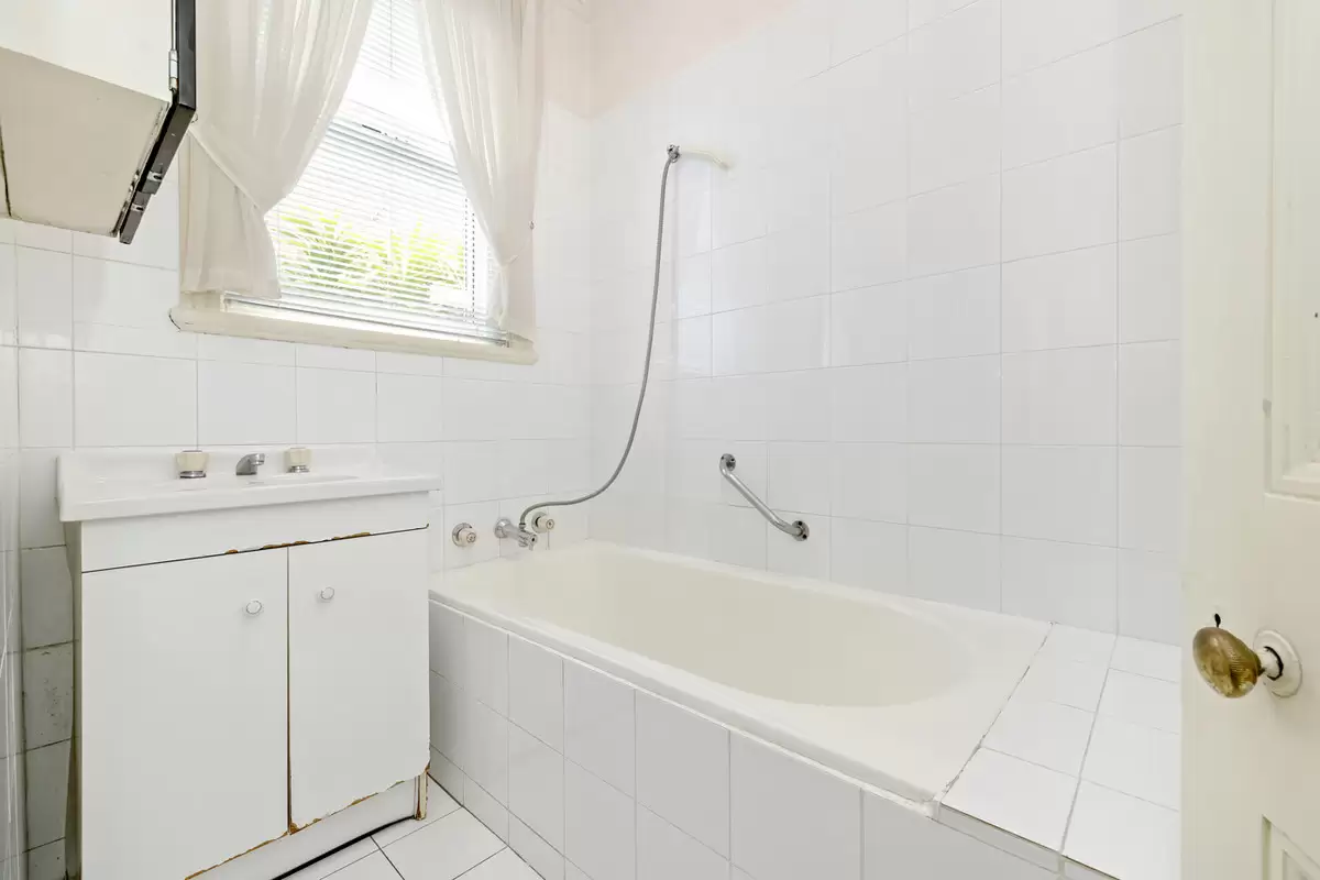 4 Gibbs Street, Croydon Sold by Rich & Oliva - image 8
