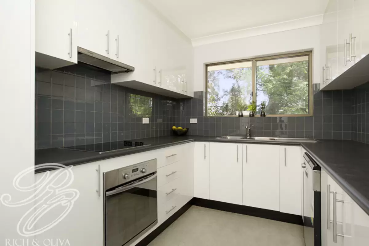 13/11 Clarence Street, Burwood Sold by Rich & Oliva - image 4